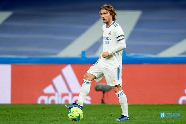 战术革命！科尔主动拆散库里格林组合，勇士进攻瞬间流畅，雄鹿惨成试验品