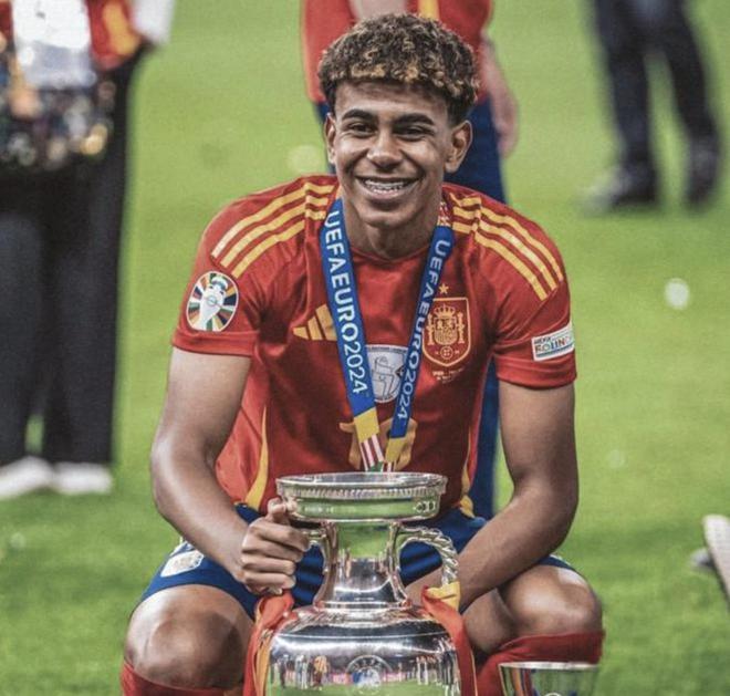 隐蔽骗术：揭秘“假官方客服”在博彩诈骗中的话术设计。（伪装官方客服的陷阱：还原博彩诈骗的话术套路）